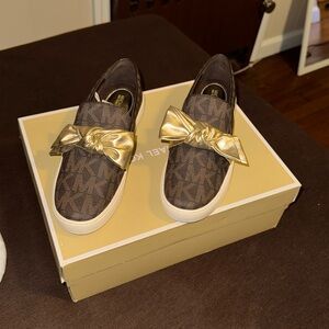 MICHAEL MICHAEL KORS WILLA SLIP ON US 6M